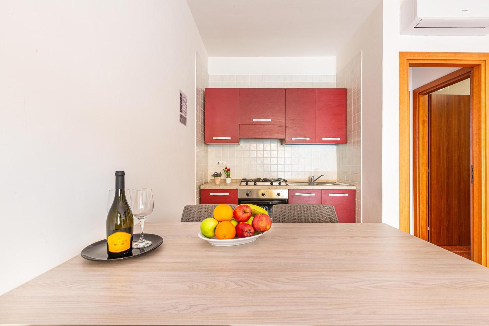 Blusea Beach Apartments San Pietro in Bevagna Buitenkant foto